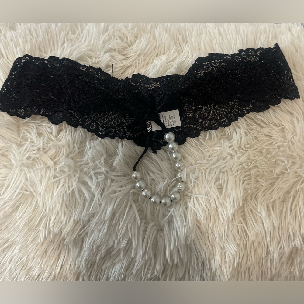 **SOLD**SOLD*SOLD**New black lace Pearl crotchless thong ! Sexyyy!